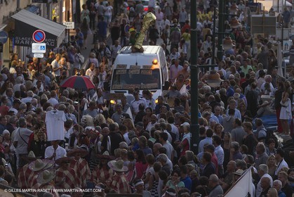 02 10 2014, Saint-Tropez (FRA,83), Voiles de Saint-Tropez 2014, Day 4, défilé des équipages   crew parade