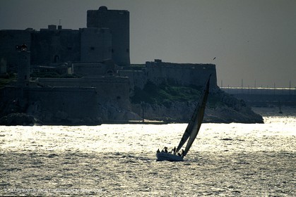 Crusing monohull sailing