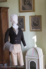 31 10 2013 - Ansouis (FRA,84) - Ansouis castle - Costumes of the exhibit Men costumes