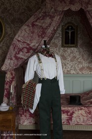 31 10 2013 - Ansouis (FRA,84) - Ansouis castle - Costumes of the exhibit Men costumes