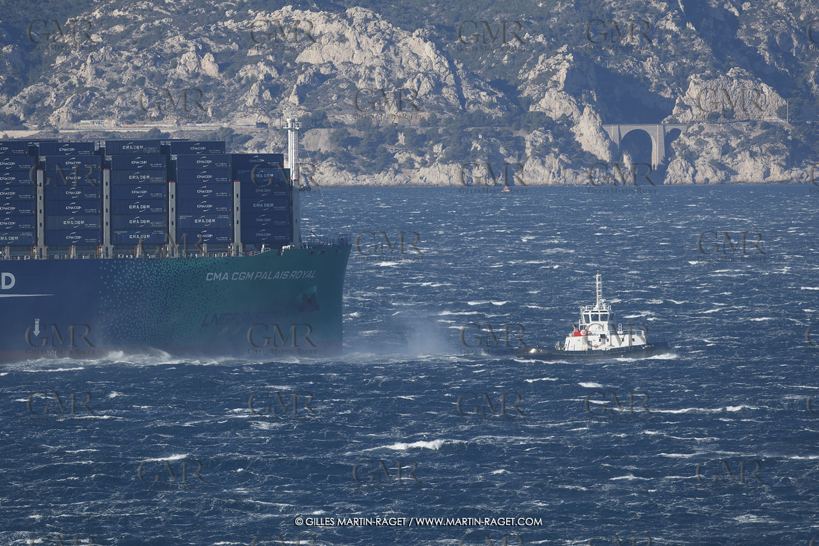 14 12 2023, Marseille (FRA), arrivée du Palais Royal, porte container armé par la CMA CGM, navire de 400 mètres de long, 67 mètres de large, qui transporte 23 000 conteneurs avec propulsion au GNL
