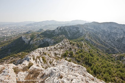 10 09 2009 - Marseille (FRA, 13) - Les Calanques - Massif de Marseilleveyre - at the top, looking east