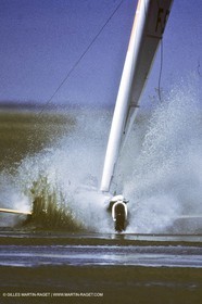 Watersports, Land sailing