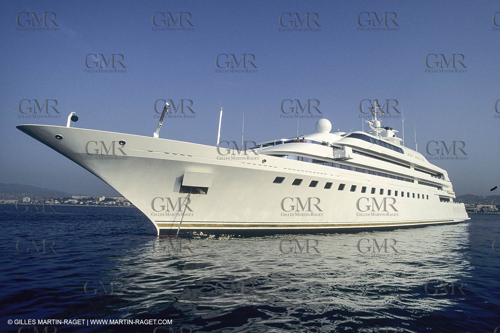 Powerboating, super yachts