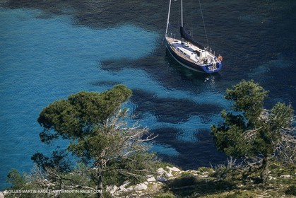 sailing, cruising, monohull at the mooring