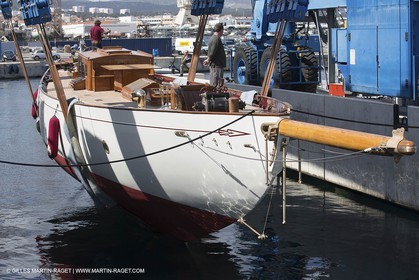 09 04 2013 - La Ciotat (FRA,13) - Chantier Les Charpentiers Réunis Méditerrannée - Mise à l'eau du ketch marconi de 23 m Adria après 9 mois de restauration