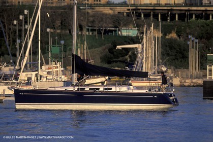 Monocoque de croisiere au mouillage