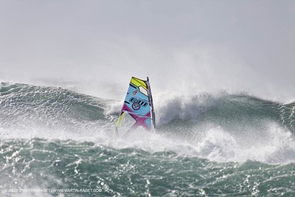 25 10 2010 - Carro (FRA,13) - Force 9 sur le spot de planche à voile