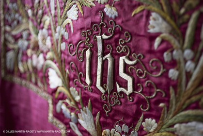 04 02 2013 - Marseille(FRA,13), Notre Dame de la Garde, Vêtements liturgiques