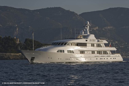 28 07 2007 - St Jean Cap Ferrat - SuperYachts - Motor Yachts - Hampshire