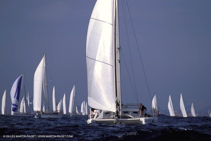 Crusing monohull sailing