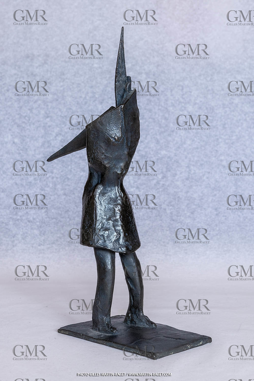 08 01 2023, Marseille (FRA,13), Oeuvre de Germaine Richier, Guerrier n° 4 1953, Bronze patiné foncé, Numéroté 6 8, Fondeur : L.Thinot, Paris, 33 x 10 x 19,5 cm, Collection particulière