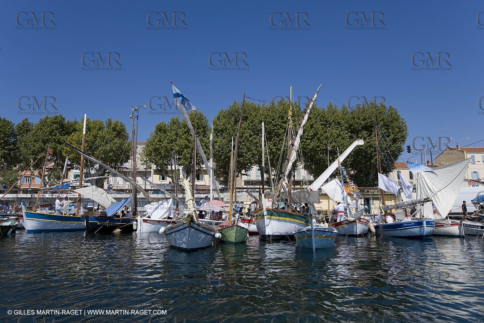 1 09 2007 - Marseille (FRA, 13) - Latin rigs in l'Estaque (Marseille north bay village)