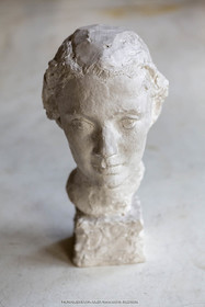 20 07 2020, St Rémy de Provence (FRA,13), Oeuvre de Germaine Richier, Buste n° 15 1933 ou 1934, plâtre de tirage, collection particulière