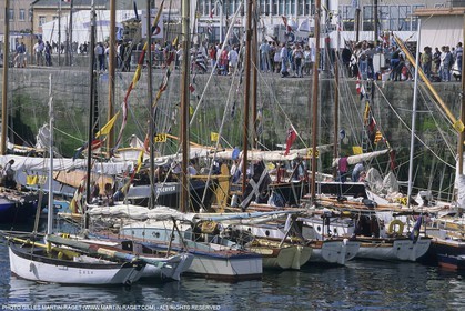 Sailing, shore and dock ambiances, Brest Old rigs gathering