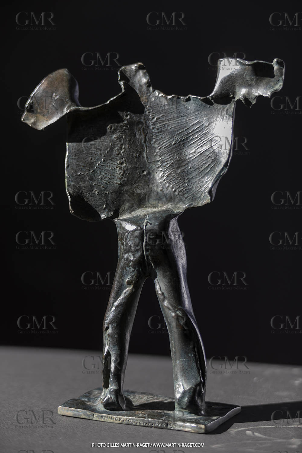 19 02 2020, Marseille, (FRA,13), Oeuvre de Germaine Richier, Homme de la nuit n°1 1954, Bronze patiné foncé, Numéroté EA, Fondeur L. Thinot, Paris, 27,5 x 20,4 x 9 cm, Collection particulière