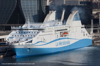 14 01 2012 - Marseille (FRA,13) - Compagnie La Méridionale - le Piana devant Marseille et les Calanques