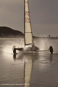 Watersports, Land sailing