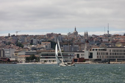 16 07 2011 - Cascais (POR) - 34th America's Cup - AC World Series - Cascais 2011 - Team Korea launch and shakedown