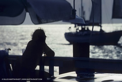 Voile, croisière, personnages, homme seul