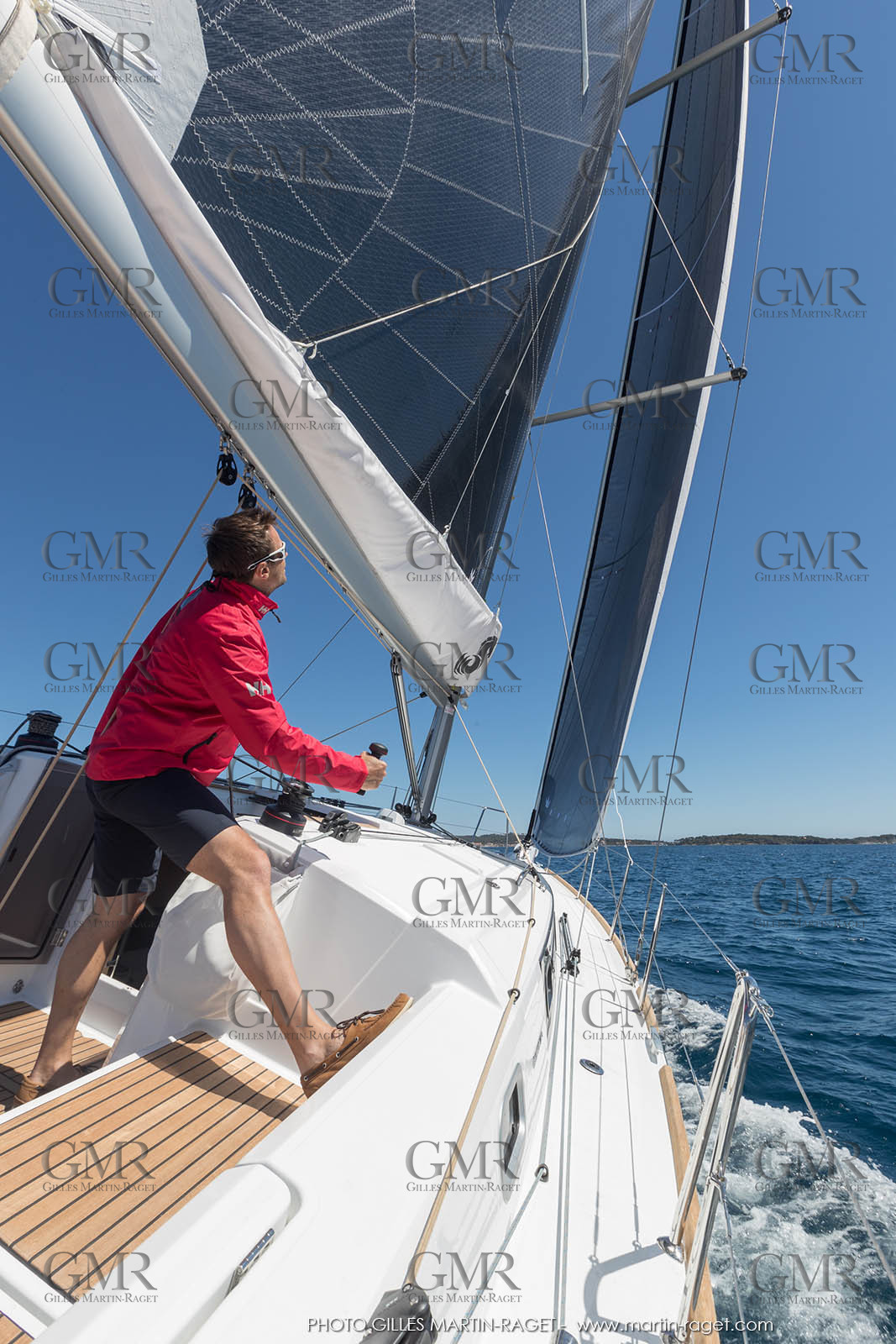 04 07 3017; Les EMbiez (FRA; 83) - Chantier Beneteau; Oceanis 38.1