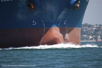 23 01 2009 - Auckland (NZL) - Louis Vuitton Pacific Series - BMW ORACLE Racing - Tuning up onboard Emirates Team New Zealand yacht