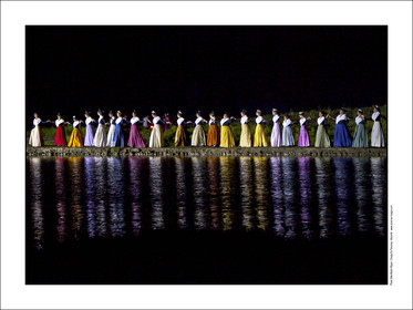 Produit : Tirage photo réalisé par nos soins sur imprimante jet d'encre professionnelle Epson à partir de 8 encres ultrachrome inaltérables (label Digigraphie).Formats au choix : . 30x40 cm. 50x70 cm. 80x120 cm.Choix des papiers :. Papier standard brillant 250 gr., filet noir, marge blanche, tirage non signé. Papier haut de gamme satiné 290 gr. filet noir, marge blanche, tirage vérifié et signé par l'auteur.. Autres supports (canvas, acrylique, dibond) sur demandeConditionnement : tube cylindrique renforcé.Options pour l'expédition : . colissimo + dépôt boîte aux lettres (France uniquement). Colissimo avec signature à réception. Transporteur express (2 jours ouvrés) avec signature à réceptionCliquez sur caddie pour sélectionner votre formule et démarrer la procédure de commande en ligne