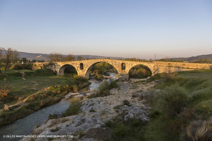 21 04 2018, Bonnieux (FRA,84), Pont Julien et environs