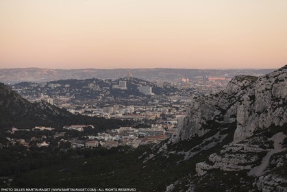 05 03 2015, Marseille (FRA,13), Col de Sormiou, Marseilles as seen from Sormiou pass