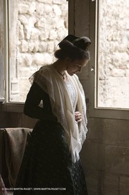 04 03 2007 - Arles - Queen of Arles and her assistants - winter costume trials