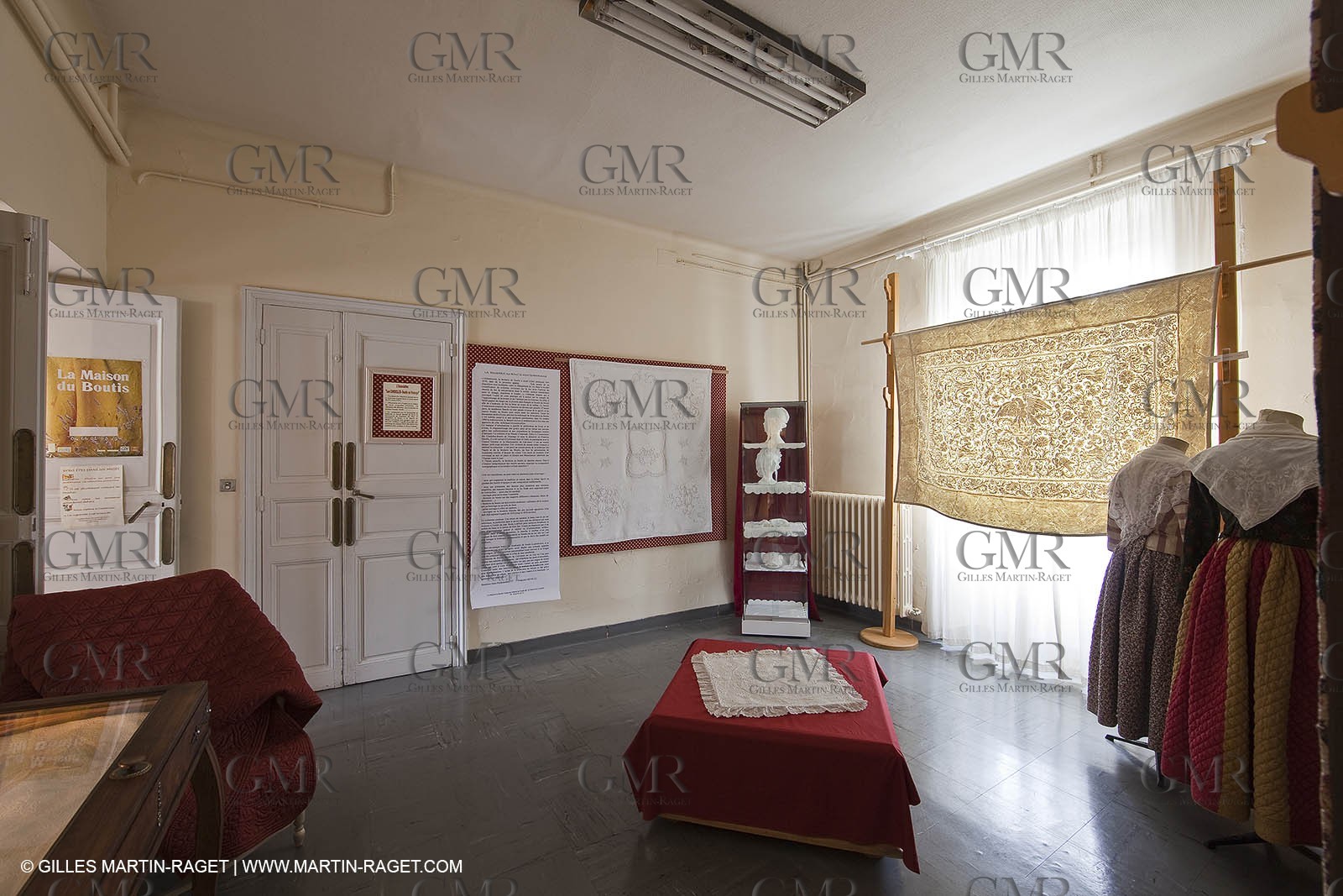 December 2009 - Boutis