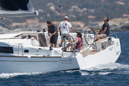 04 07 3017; Les EMbiez (FRA; 83) - Chantier Beneteau; Oceanis 38.1