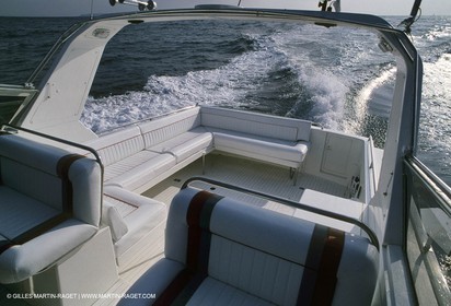 MotorYacht - Inside - Decks