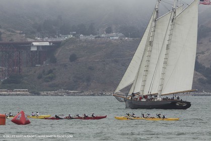 10 08 2013 - San Francisco (USA,CA) - 34th America's Cup - AC Open - Outrigger Canoe Races et Hula Danceperformance at Marina Green Village