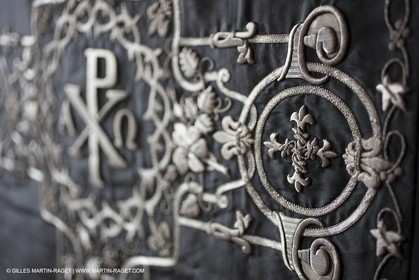 04 02 2013 - Marseille(FRA,13), Notre Dame de la Garde, Vêtements liturgiques