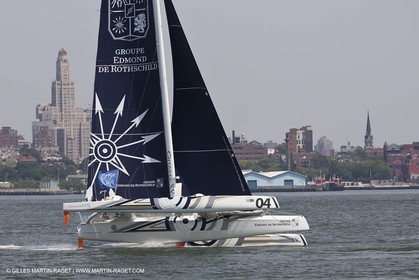 05 07 2012 - New York (USA) - Ocean Krys Race - Speed runs in fornt of NY city