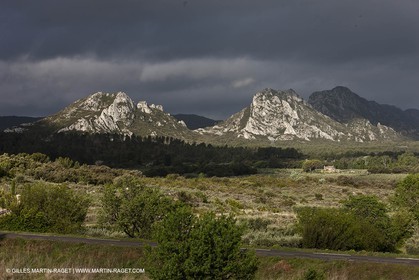 29 04 2012 - Eygalières (FRA, 13) - Chaîne des Alpilles vers Eygalières