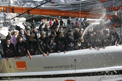 Orange II - Arrivée Trophée Jules Verne 2005 - Brest  - A terre
