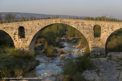21 04 2018, Bonnieux (FRA,84), Pont Julien et environs