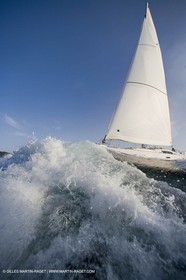 Crusing monohull sailing