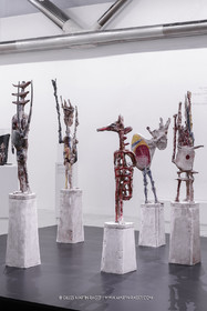 02 05 2023, Paris (FRA), oeuvre de Germaine Richier, Exposition Centre Pompidou 2023, L'échiquier , grand 1959, plâtre original peint, Pièce unique en 5 éléments : Le Roi (209 x 51 x 32,5 cm); La Reine 228,5 x 44,5 x 33,5 cm); Le Cavalier (169,5 x 37,5 x 41,5 cm); La Tour (200 x 40,5 x 29,5 cm); Le Fou (175,5 x 62 x 33,5 cm)