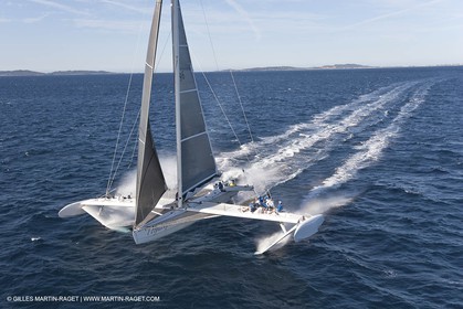 Samedi 5 septembre 2009 - Hyères (FRA, 83) - L'Hydroptère bat le record du monde de vitesse avec un run à 51,36 knts (sous réserve de ratification par le WSSRC)