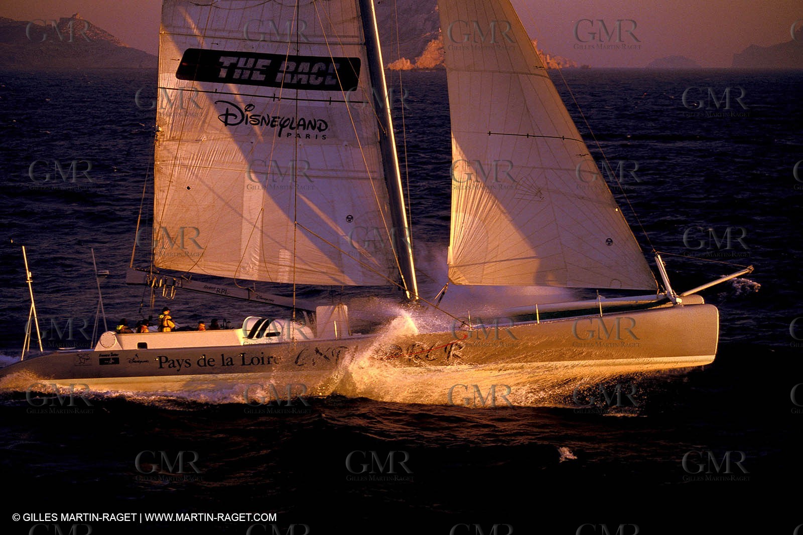 Jules Verne Trophy - Commodore Explorer