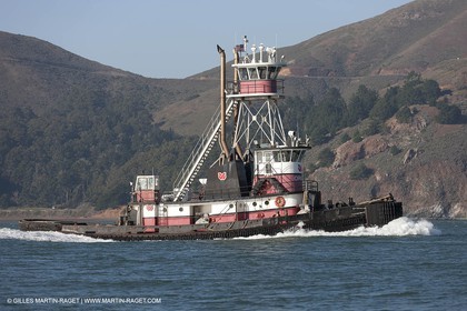 12 12 2011- San Francisco (USA, CA) - 34th America's Cup - Louis Vuitton fashion shooting with ORACLE Racing
