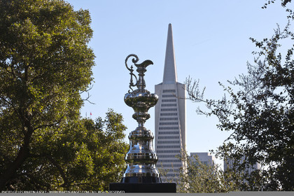 04 01 2011 - San Francisco (USA, CA) - 34th America's Cup - The America's Cup in San Francisco - Transamerica building