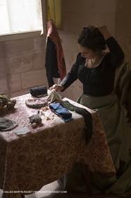 04 03 2007 - Arles - Queen of Arles and her assistants - winter costume trials