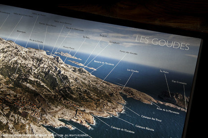 09 11 2010 - Marseille (FRA,13) - Photos du livre Calanques, si proches, si lointaines, Ed. Cres, Texte Juliette Lembot, Photos Gilles Martin-Raget