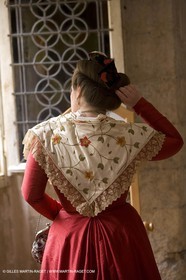 04 03 2007 - Arles - Queen of Arles and her assistants - winter costume trials