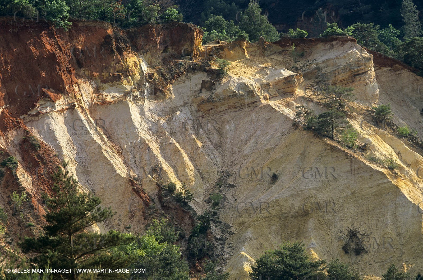 France, Provence, Luberon, Carrières d'ocre près d'Apt, ocher stone pit near Apt