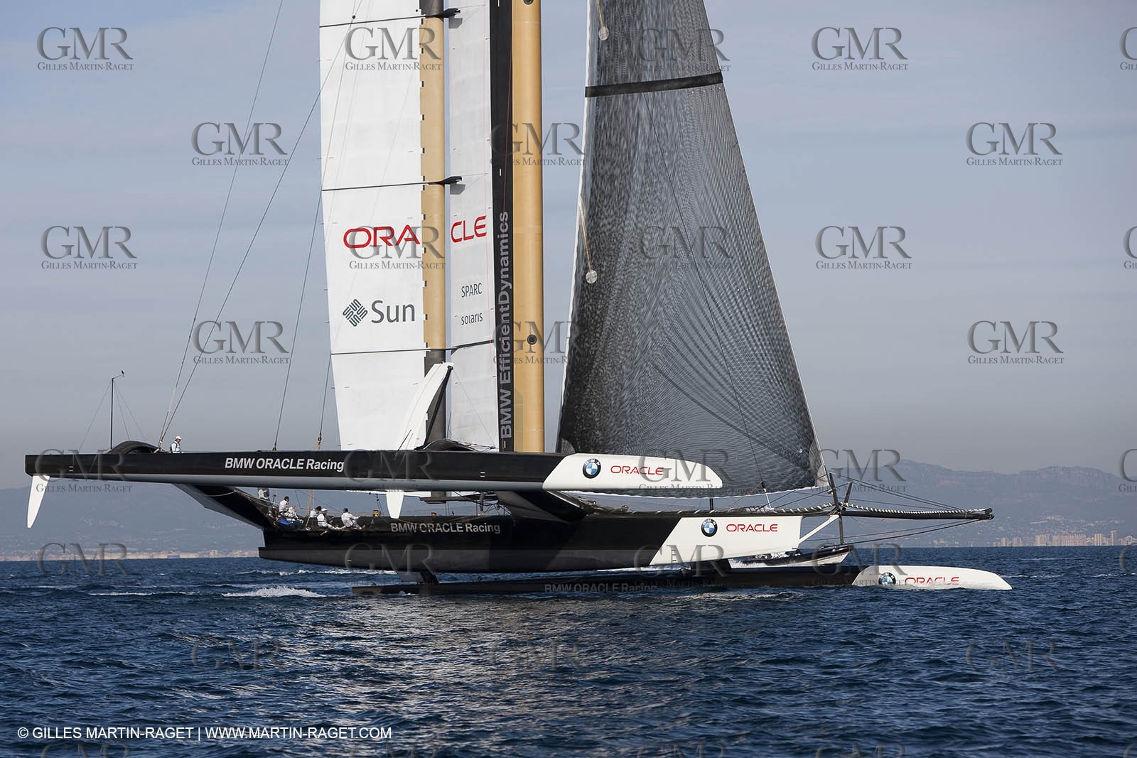 19 01 2010 - Valencia (ESP) - 33rd America's Cup - BMW ORACLE Racing - Boat preparation